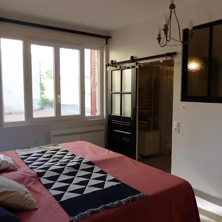 Chaleureux A La Ferme Pres De Vulcania Avec Jardin Et Activites Enfants - Fr-1-489-166 *