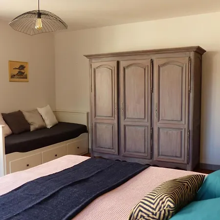 Holiday home Chaleureux A La Ferme Pres De Vulcania Avec Jardin Et Activites Enfants - Fr-1-489-166 *
