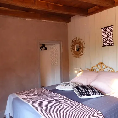 Chaleureux A La Ferme Pres De Vulcania Avec Jardin Et Activites Enfants - Fr-1-489-166 *