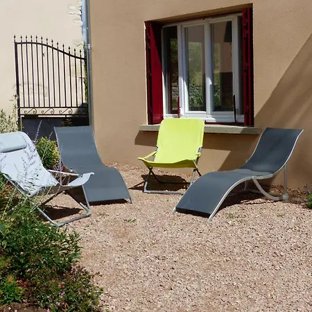 Chaleureux A La Ferme Pres De Vulcania Avec Jardin Et Activites Enfants - Fr-1-489-166 Holiday home