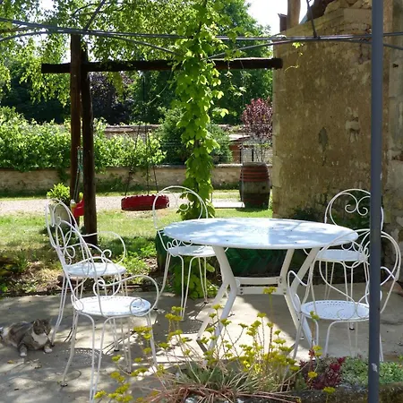 Holiday home Chaleureux A La Ferme Pres De Vulcania Avec Jardin Et Activites Enfants - Fr-1-489-166 *